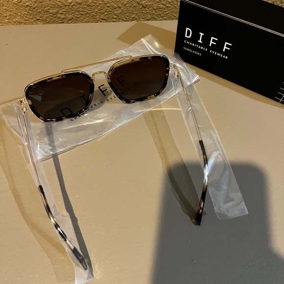 Brand new Diff Jordan Espresso Tortoise brown - Picture 2 of 4